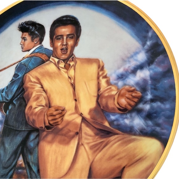Elvis Presley Memorabilia 
Rockin' In The Moonlight' Porcelain Plate - Picture 5 of 12